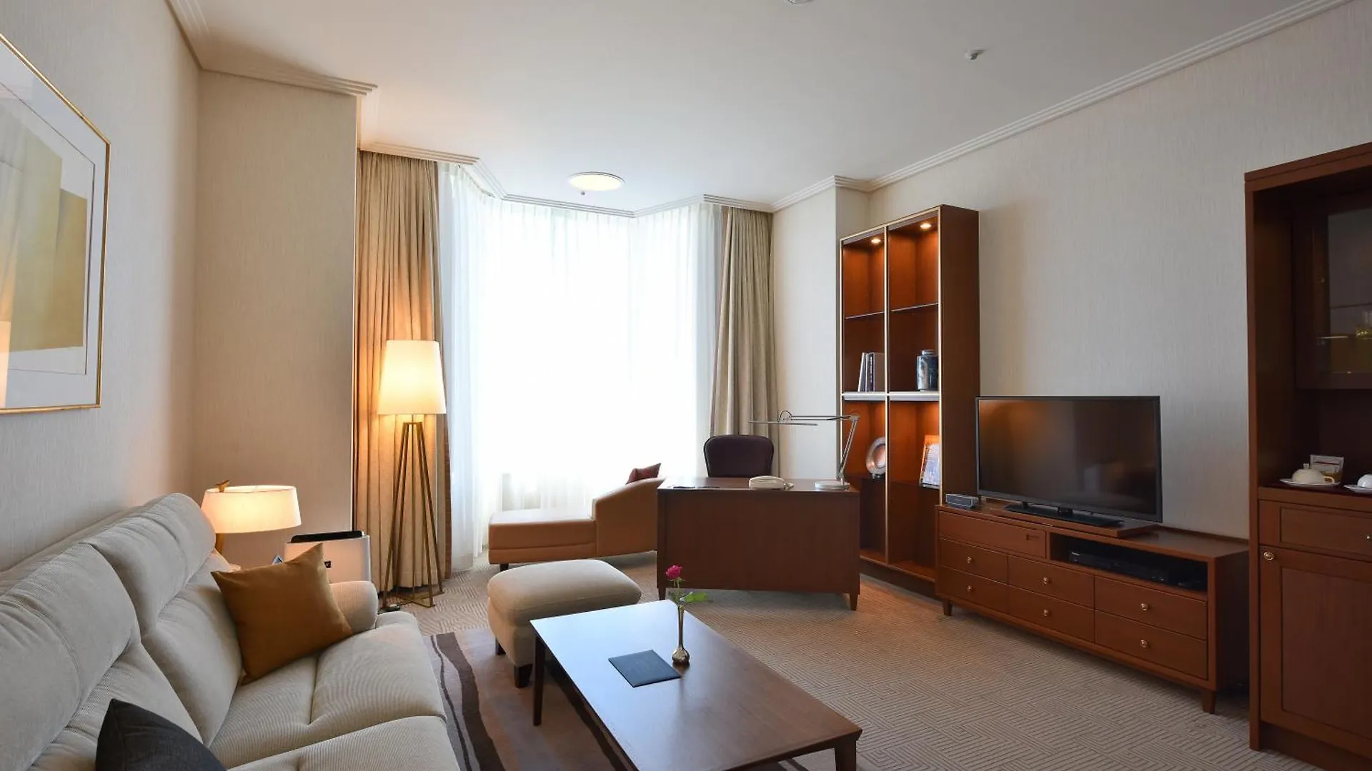 Imperial Hotel Tōkyō 5*,