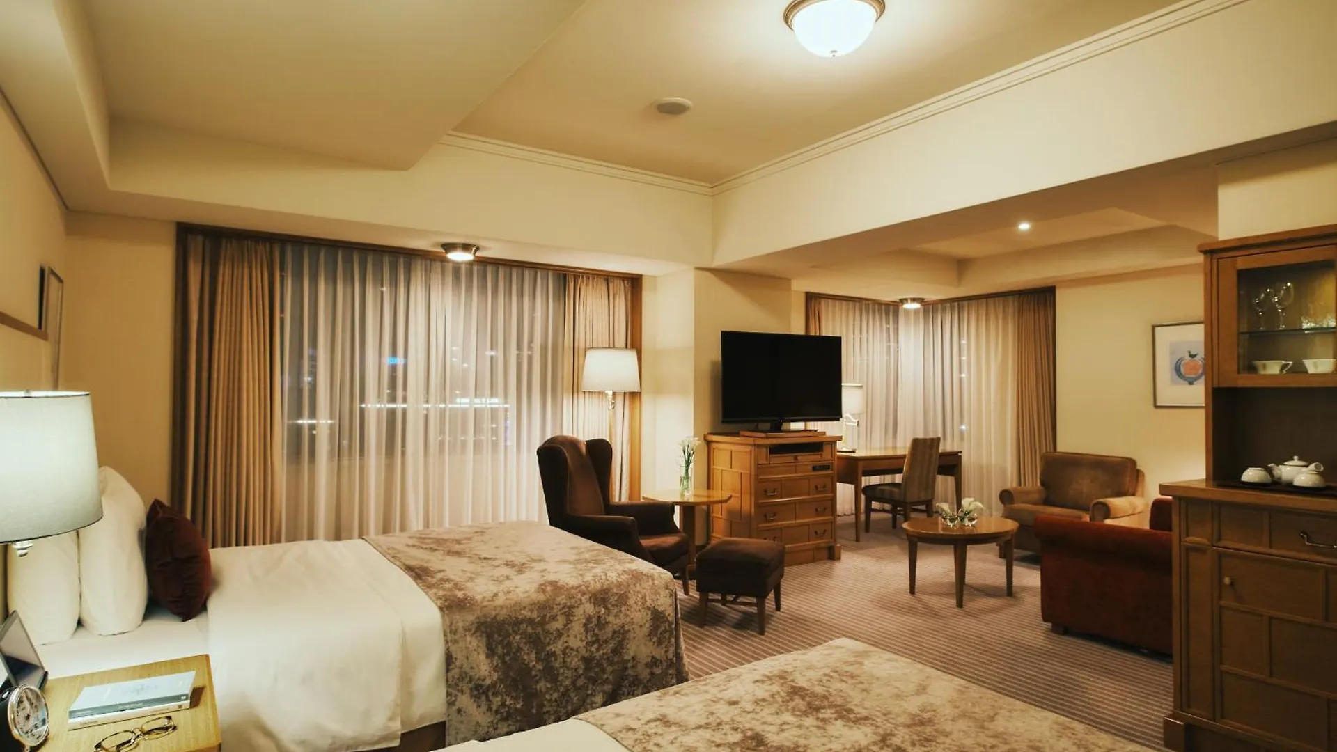 Imperial Hotel Tōkyō 5*,